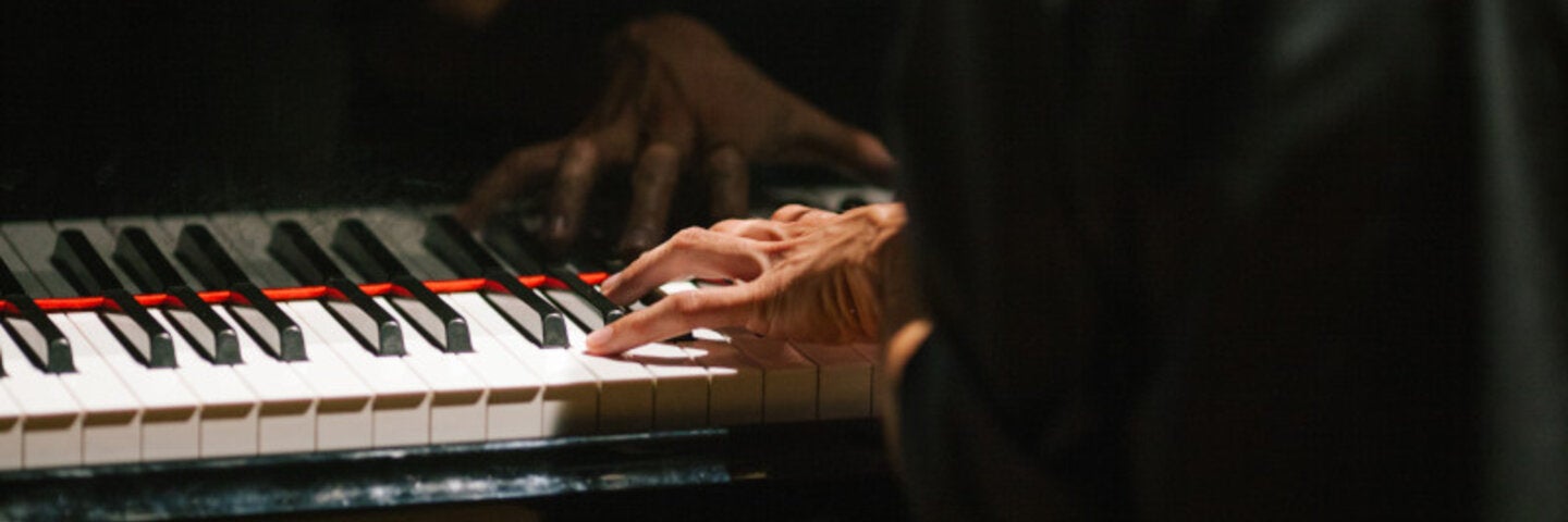 hands playing piano